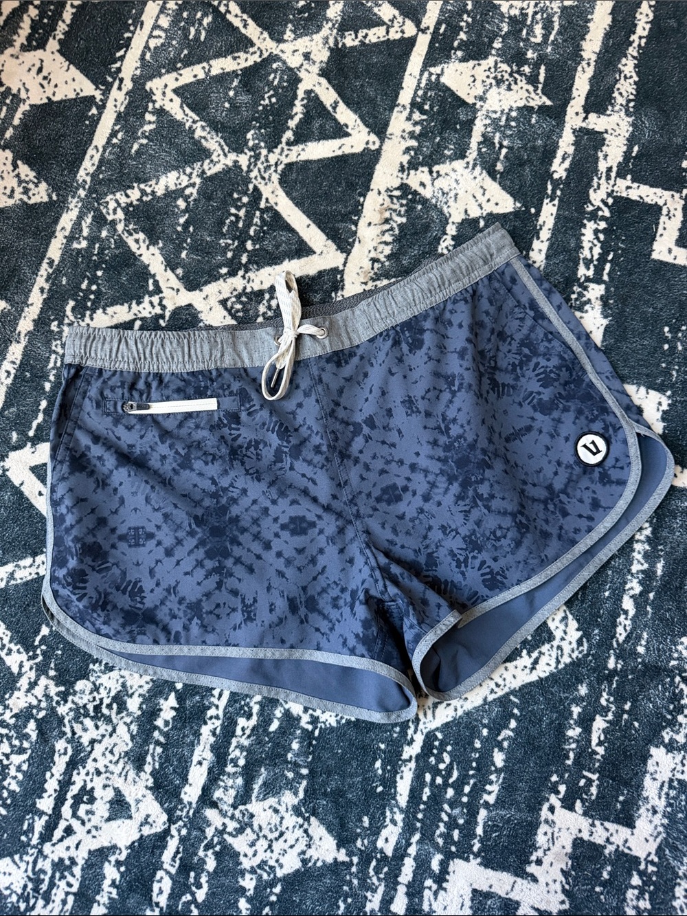 Vuori Women’s Blue Tie Dye Board Shorts Size Medium Swim Beach Surf